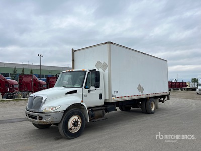 2005 International 4300 SBA 4x2 Pressure Washer Truck