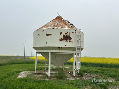 +/- 30 ton Smooth Wall Hopper Grain Bin