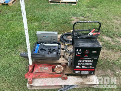 Battery charger, Electric grease gun, Radio, extension cable, Hose, Tow rope & 3 ton floor jack ハンドツール