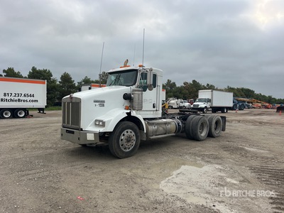 2014 Kenworth T800 6x4 تراكتور شاحنة نهارية (ثنائية المحور)