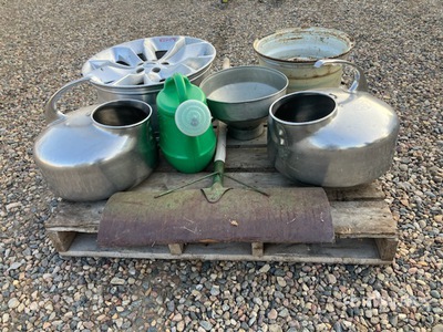 21 in Aluminum Rim, 16 in Steel Rim & Quantity of Gardening Tools Divers Autres