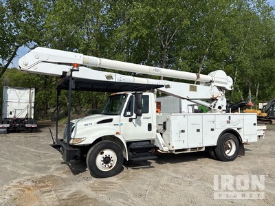 2011 Altec AA755MH 55 ft on 2011 International 4300 4x2 Camion à godets