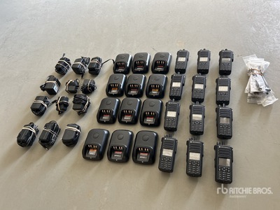 Quantity of (12) Motorola XPR7580e Intrinsically Safe 800/900 MHz MOTOTRBO Portable Radios
