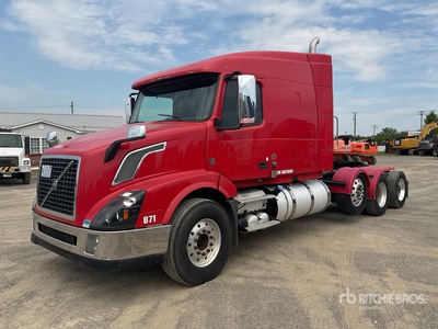 2016 Volvo VNX 8x4 Tri/A Sleeper Truck Tractor