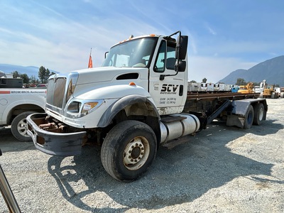 2005 International 7600 6x4 Camión rodante