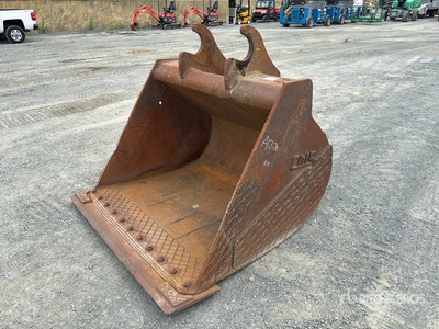 CWS 61.5 in Q/C Cleanup エクスカベーター用バケット - Fits John Deere 350G