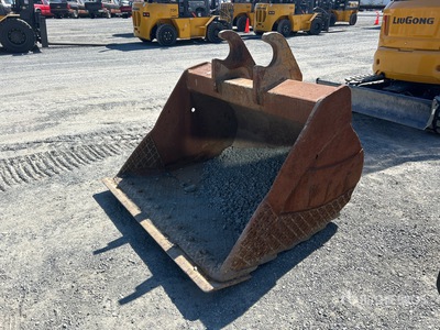55 in Q/C Cleanup Excavator Bucket - Fits Cat 320E L RR