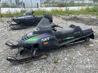 Arctic Cat 580 EXT Snowmobile (Inoperable)