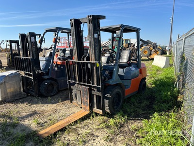 Toyota 02-7FG30 5620 lb Pneumatic Tire Forklift