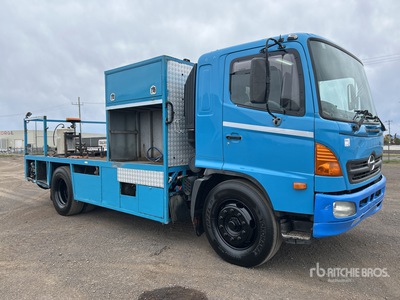 2006 Hino FG1J 4x2 Camion de servicios