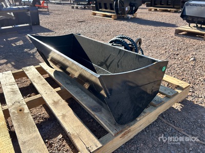 2025 GIYI GY-D3T 32 in Hydraulic Tilting Excavator Bucket - Fits Cat 3 to 5 ton (Unused)