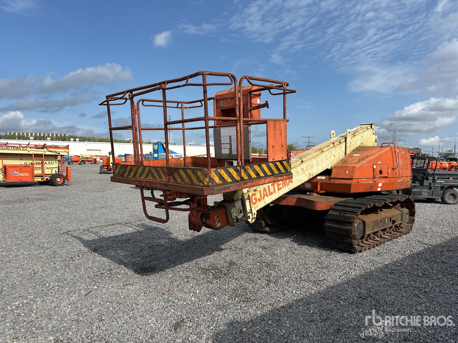2001 Aichi RZ150 Crawler Diesel Tracked Telescopic Boom Lift (Inoperable)