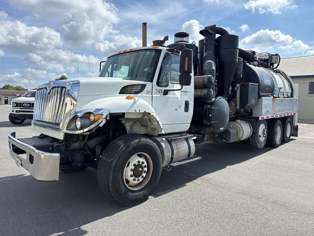 Vactor HXX on 2011 International 7600 8x6 Vacuum Excavator Truck