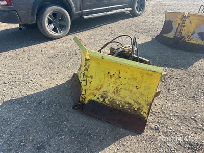 Trackless 51 in V Schneepflug - Fits Sidewalk Plow