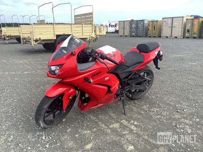2010 Kawasaki Ninja 250R Sport Bike