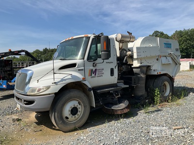 Tymco DTE25 on 2015 International 4300 Sweeper Truck