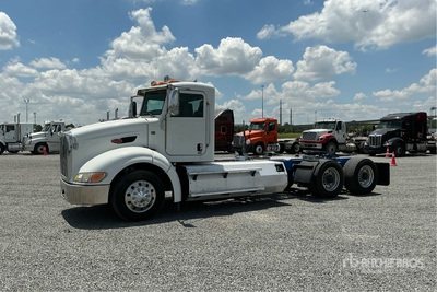 2014 Peterbilt 384 CNG 6x4 T/A Day Cab Truck Tractor