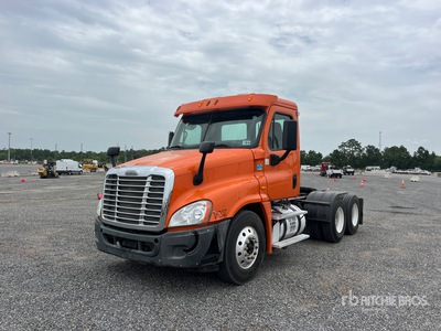 2014 Freightliner Cascadia 125 6x4 Ciągnik siodłowy T/A z kabiną dzienną