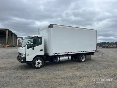 2018 Hino 195 4x2 Furgoneta caja cerrada