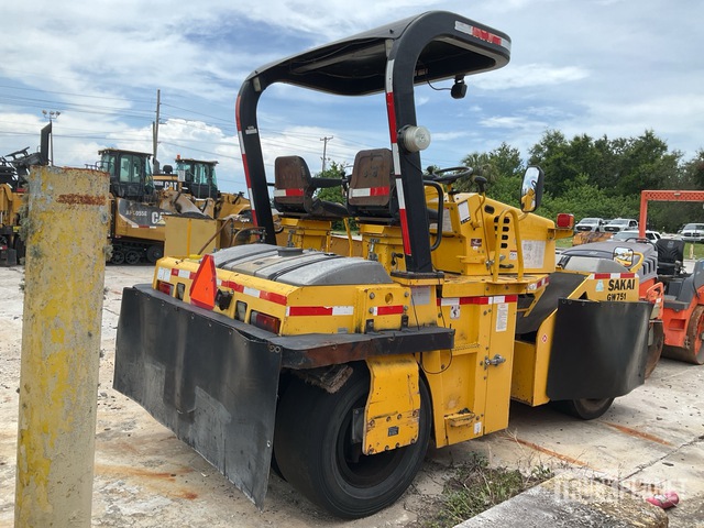 COMPACTADOR NEUMáTICO SAKAI GW751