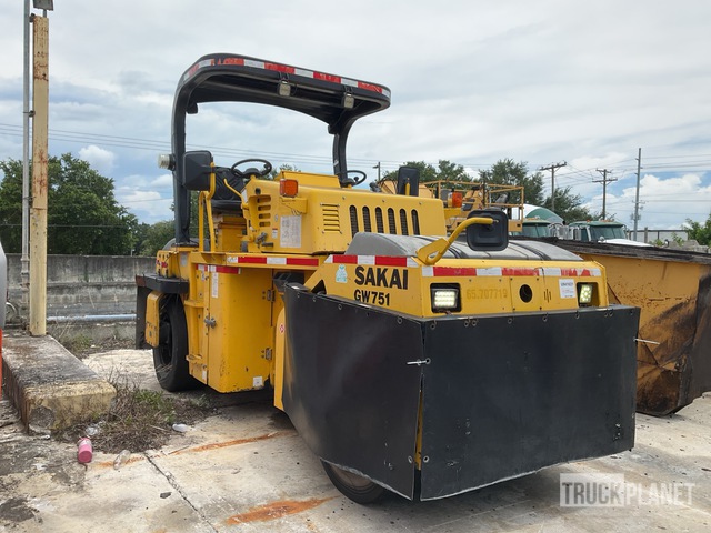 COMPACTADOR NEUMáTICO SAKAI GW751