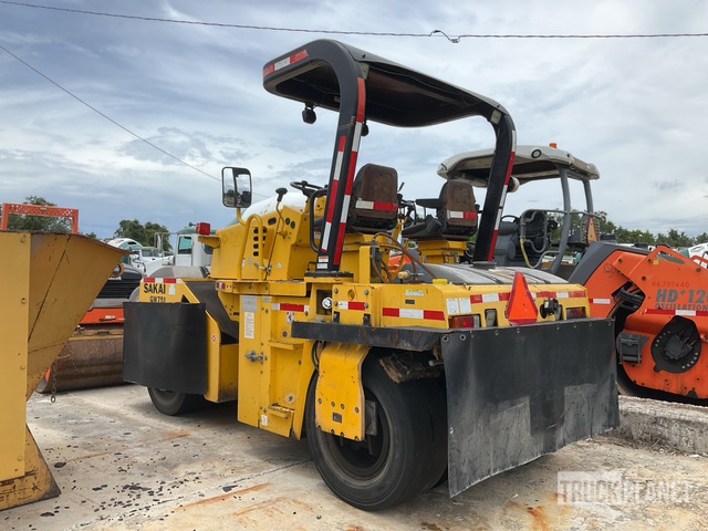 COMPACTADOR NEUMáTICO SAKAI GW751