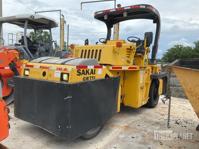 2018 Sakai GW750 7 Wheel Pneumatic Roller