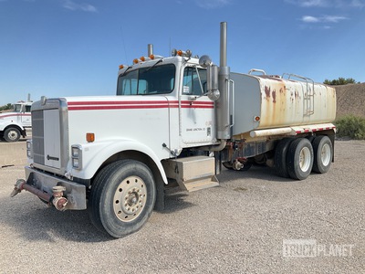 1993 International 9300 4000 gal 6x4 Water Truck