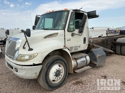 2007 International 4000 6x4 Roll-Off Truck