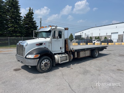 2014 Peterbilt 337 4x2 Ciężarówka z systemem Rollback