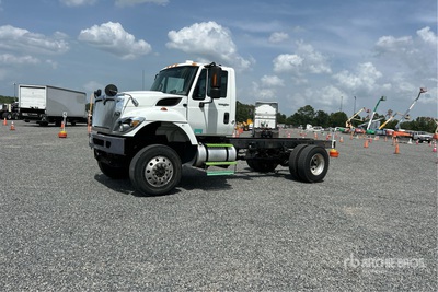 2014 International 7300 4x4 Cabina y chasis