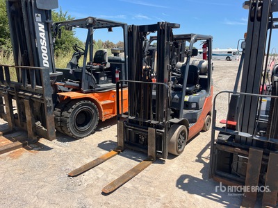 2020 Toyota 8FGCU25 4500 lb Pneumatic Tire Forklift