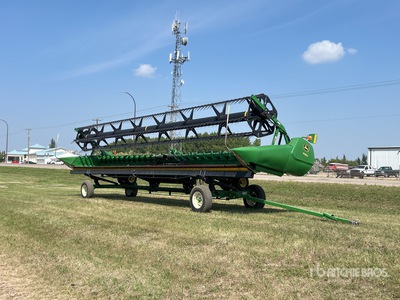 2014 John Deere 635D 35 ft Draper رأس الحصادة المجمعة