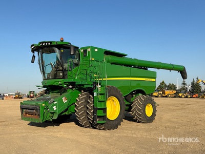 2016 John Deere S680 Combine Harvester