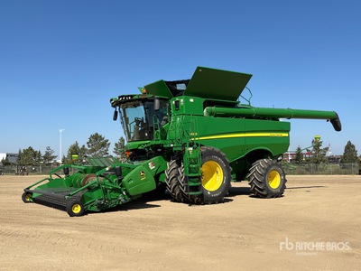2015 John Deere S680 Combine Harvester