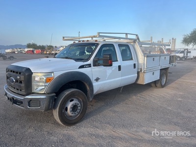 2015 Ford F-450 4x2 Crew Cab Ciężarówka z płaską platformą