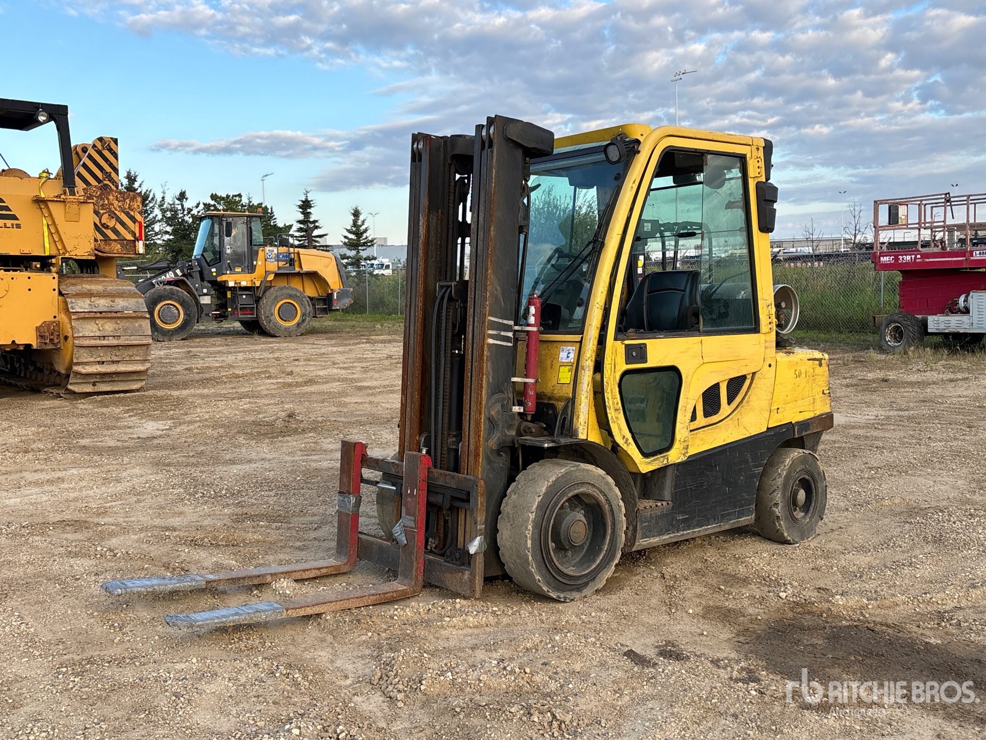 2014 Hyster H70FT 6550 lb Pneumatic Tire Forklift
