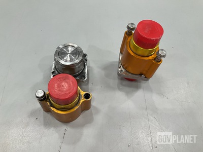 (2) Eaton AE82293P Quick Disconnect Coupling Assemblies
