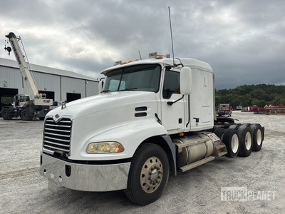 2007 Mack CXN613 8x4 Cabeza Tractora Cabina Dormitorio
