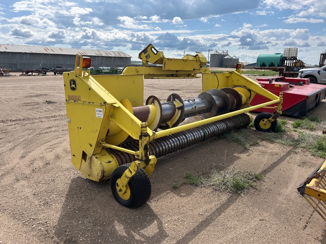 2002 John Deere 640A 144 in Forage Harvester Pickup Header