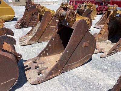 36 in Cleanup Excavator Bucket