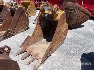 36 in Digging Excavator Bucket