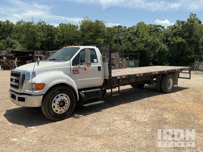 2011 Ford F-650 XL 4x2 Camion à Plateau