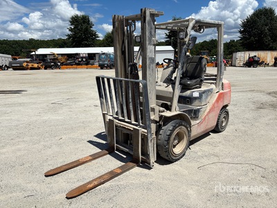 2015 Toyota 8FGU25 4900 lb Pneumatic Tire Carrelli Elevatori