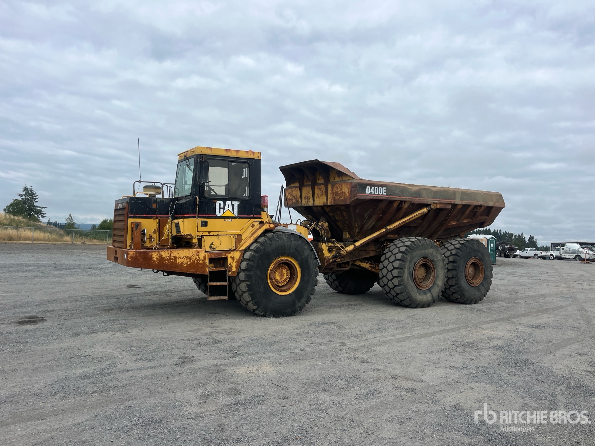 1998 Cat D400E شاحنة قلابة مفصلية