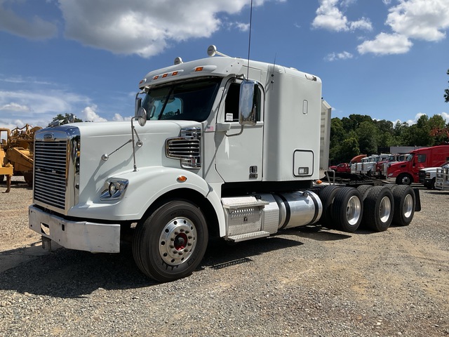 2016 Freightliner Coronado 122SD 8x4 Heavy Haul Tri/A Sleeper Truck Tractor 2016 Freightliner Coronado 122SD 8x4 Heavy Haul Tri/A Sleeper Truck Tractor