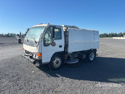 2000 Isuzu NQR Sweeper Truck