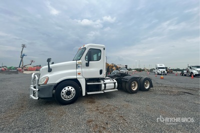 2013 Freightliner Cascadia 125 6x4 トラックトラクター（T/A）