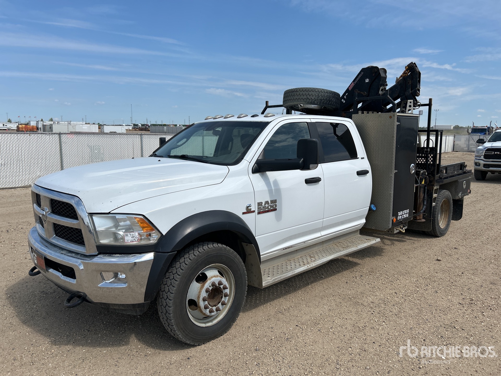 2017 Hiab 077 BS-3 CLX 3350 kg Knuckle Boom on 2017 Ram 5500 4x4 Crew Cab Kranwägen
