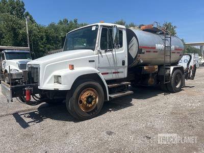 Rosco Maximizer 2000 gal on 1999 Freightliner FL 70 4x2 Asphalt Distributor Truck